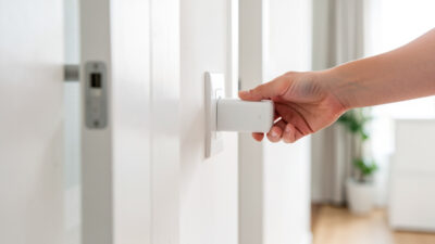 Adding a smart plug as a Zigbee repeater to extend mesh range